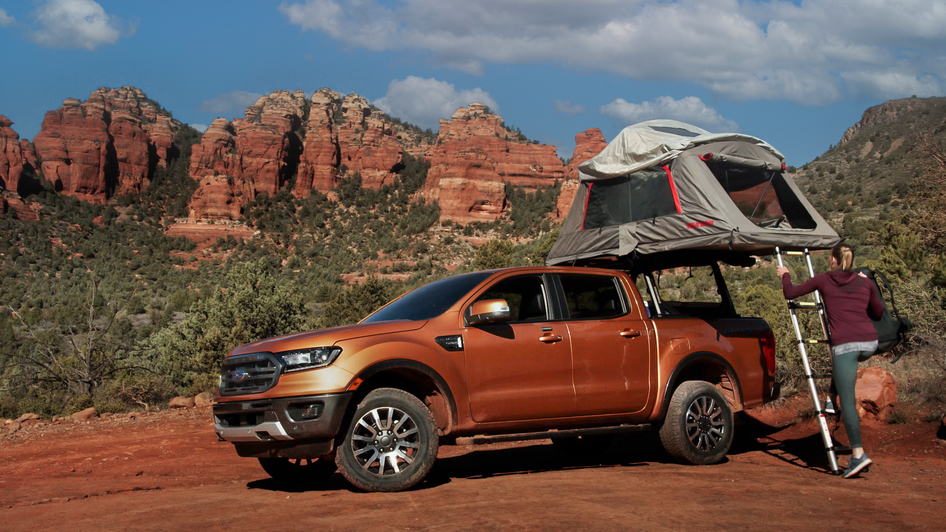 Ford Ranger with tent on bed